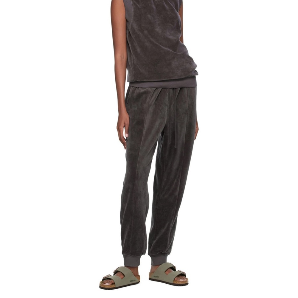 Essentials Fear Of God Women's Off Black Velour Sweatpants

OFF BLACK